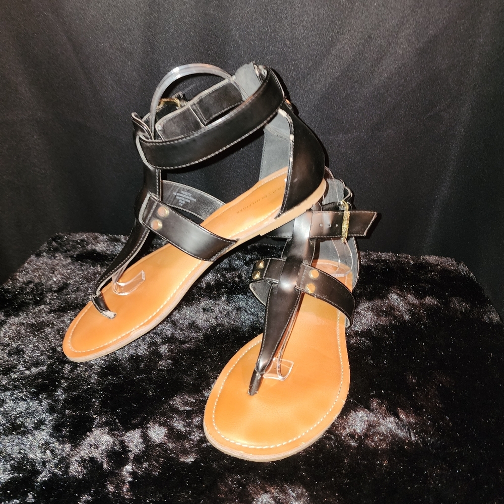 Tommy Hilfiger 9 1/2 Black Sandals